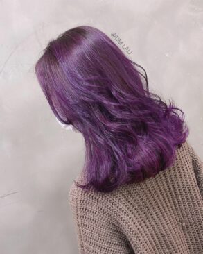 微捲髮襯青春亮麗紫