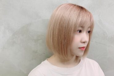 瀏海貼服短髮顯率直個性