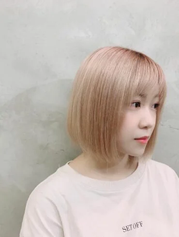 瀏海貼服短髮顯率直個性