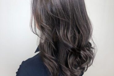 閃黑髮色展女性內在美